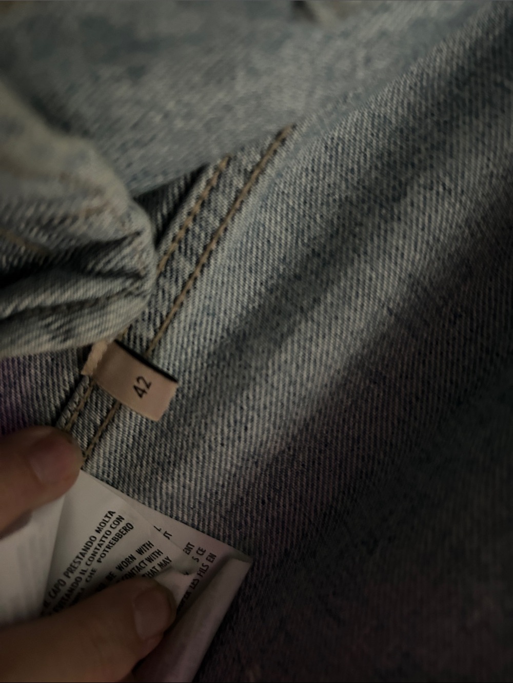 Gucci Light Wash Denim Jacket with Embroidered Cat Patch - Picture 15 of 16